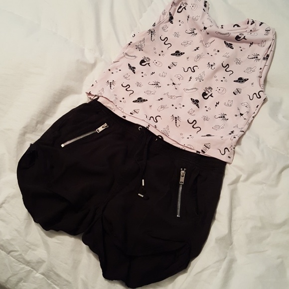 Slouchy Black Zipper Shorts, Drawstring shorts - Picture 5 of 6